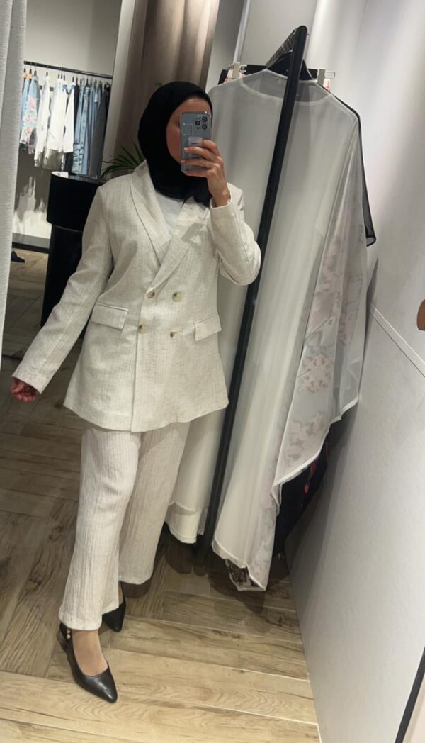 بدلة أوف وايت