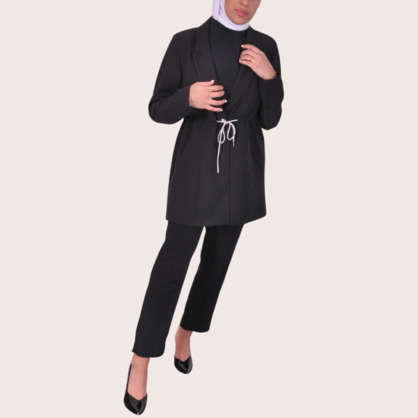 ⁦بليزر أسود مع حزام ستراس⁩ - الصورة ⁦3⁩