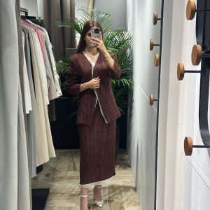 Alternative view of BURGANDY SET