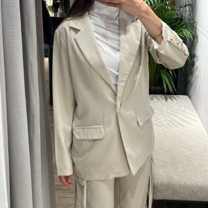 Alternative view of beige casual set